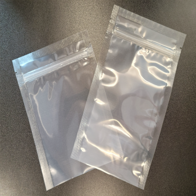 zip bags / snap closure